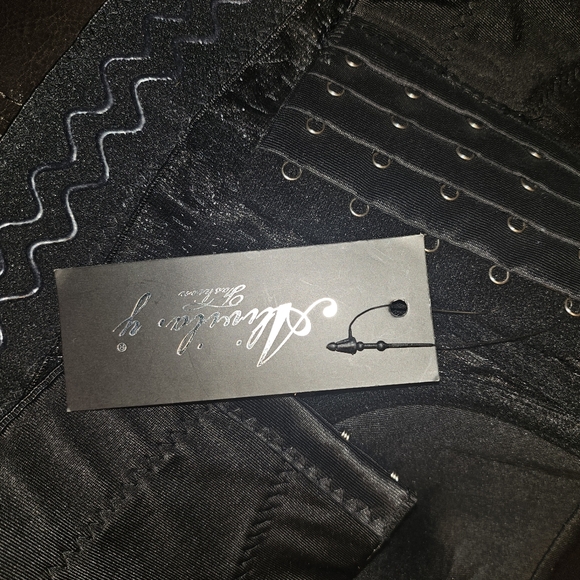 NwT ALIVILIA Rhinestone Top Black Small - Picture 5 of 6